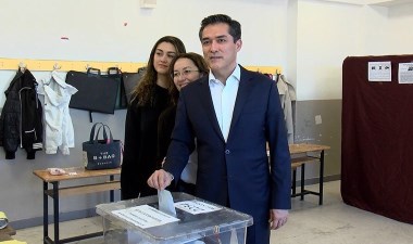 Oyunu kullanan İYİ Parti İstanbul adayı Buğra Kavuncu'ya okul bahçesinde tepki – Son Dakika Siyaset Haberleri | Cumhuriyet