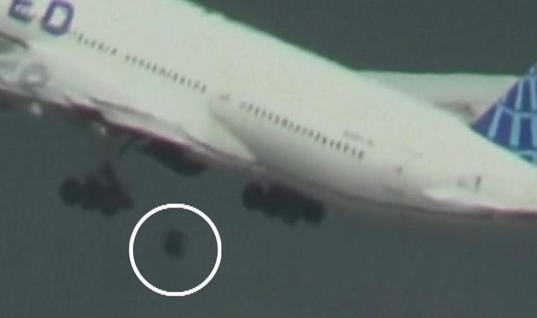 Yolcu uçağı acil iniş yaptı: Kalkış sırasında tekeri koptu