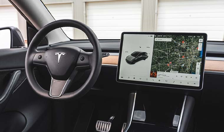 Otomobillerdeki ekranlara dikkat! Uzmanlar uyarıyor…