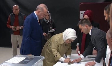 AKP’li Cumhurbaşkanı Erdoğan İstanbul'da oy kullandı: 'İki seçim bizi yordu' – Son Dakika Siyaset Haberleri | Cumhuriyet