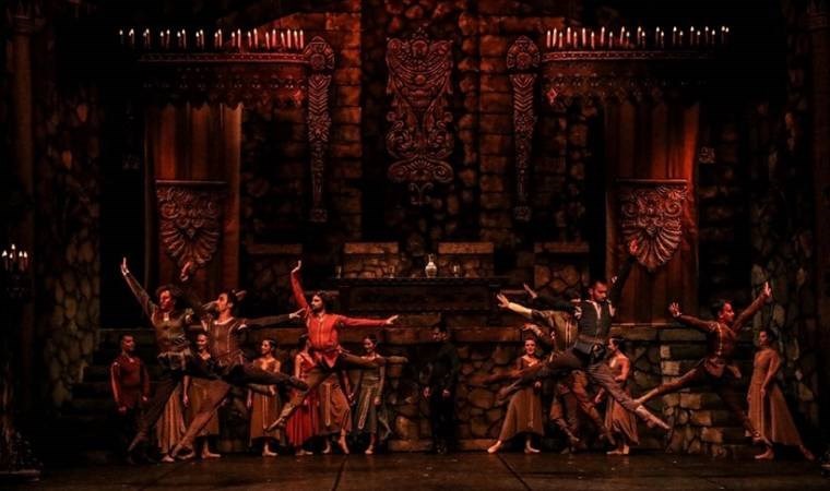 Shakespeare klasiği balede can buluyor: Mersin’de ‘Hamlet’ gösterisi…