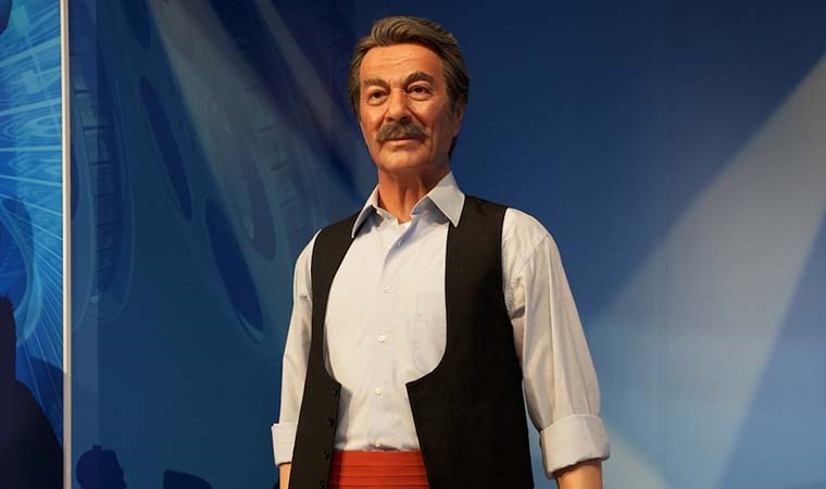 Tedavisi süren Kadir İnanır’ın balmumu heykeli müzede sergilendi