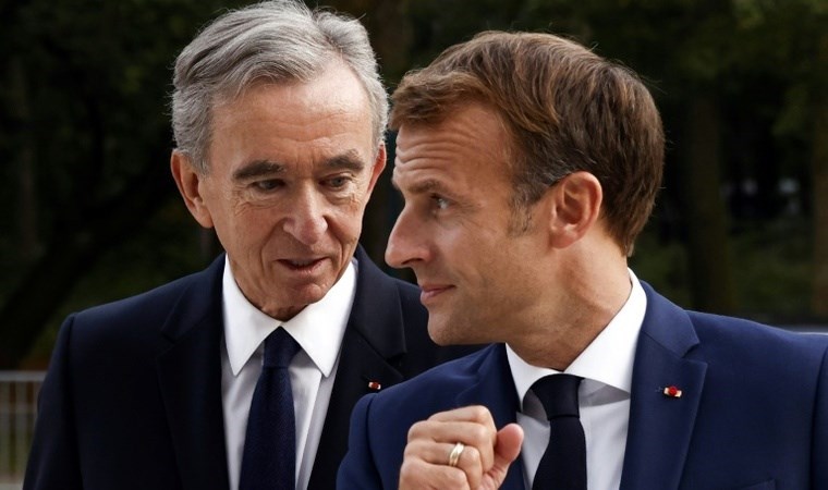 Macron’dan dünyanın en zengin iş insanına onur nişanı