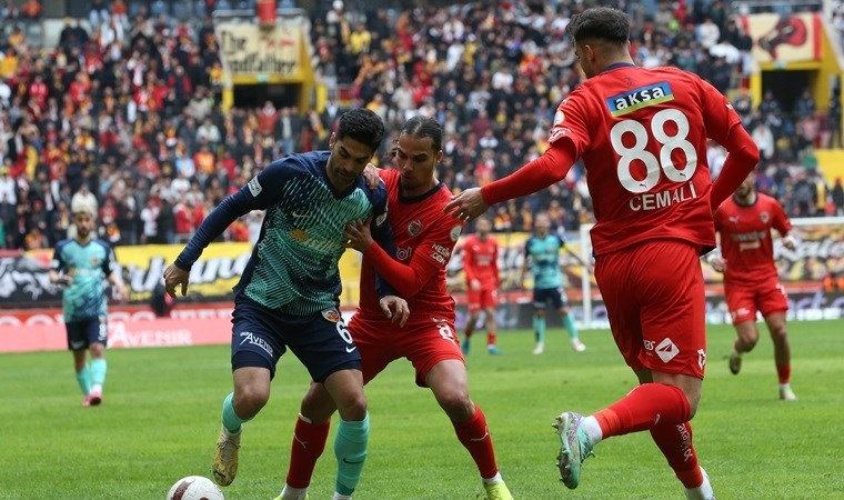 Kayserispor 10 kişi kaldığı maçta beraberlikle yetindi! Kayserispor 1-1 Hatayspor