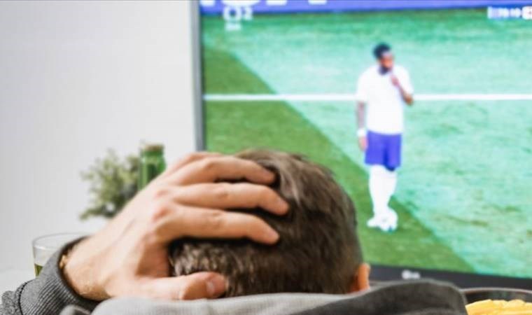 Kaçak yayın izleyenlere hapis cezası