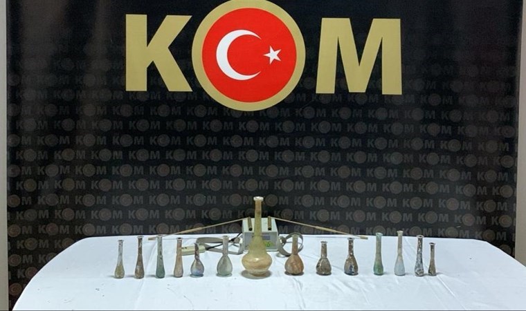 Roma dönemine ait 14 gözyaşı şişesi ele geçirildi
