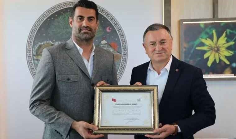 Hatay’dan, Volkan Demirel’e fahri hemşehrilik beratı