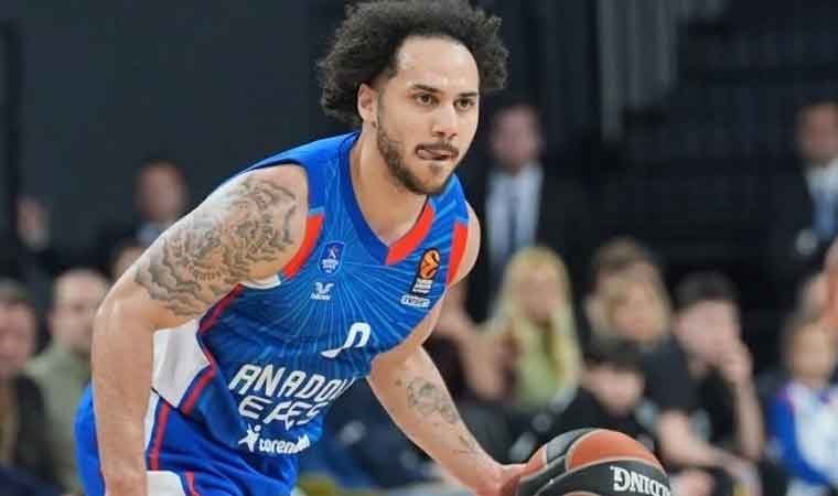 Anadolu Efes evinde farklı kazandı