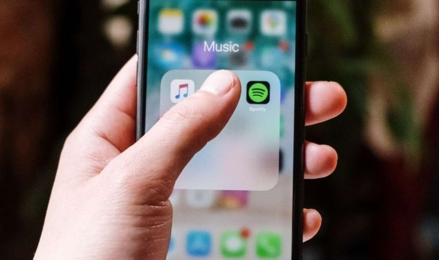 iPhone kullanıcıları Apple Music'i mi Spotify'ı mı daha çok kullanıyor?