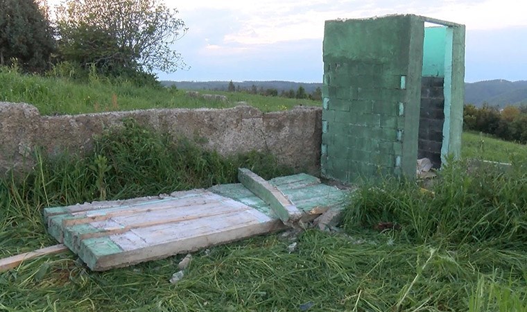 Başakşehir’de 2 kişi beton bloğun altında kaldı