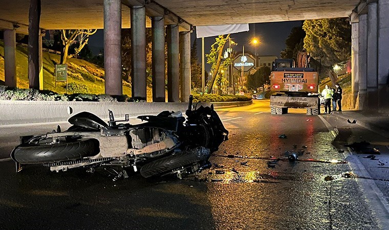 27 yaşındaki motosiklet sürücüsü, ekskavatöre çarpıp ağır yaralandı