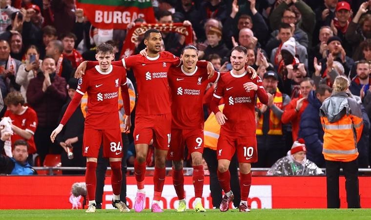 Liverpool, Sheffield United engelini 3 golle geçti