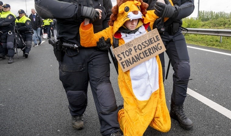Hollanda’da yüzlerce aktivist gözaltına alındı