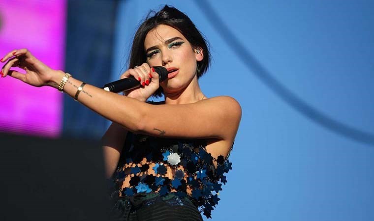 Dua Lipa’nın balmumu figürü Madame Tussauds İstanbul’da açıldı