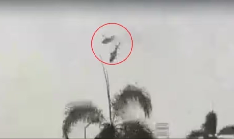 Malezya’da 2 askeri helikopter çarpıştı: Çok sayıda ölü var
