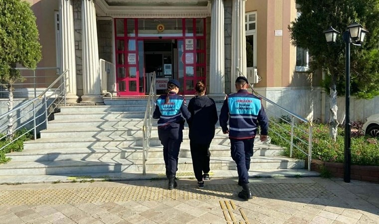 Otomobilde uyuşturucuyla yakalanan 2 şüpheli tutuklandı