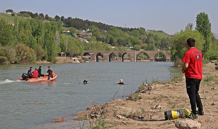 ‘Hareketsiz erkek görüldü’ ihbarı sonrası Dicle Nehri’nde hareketlilik