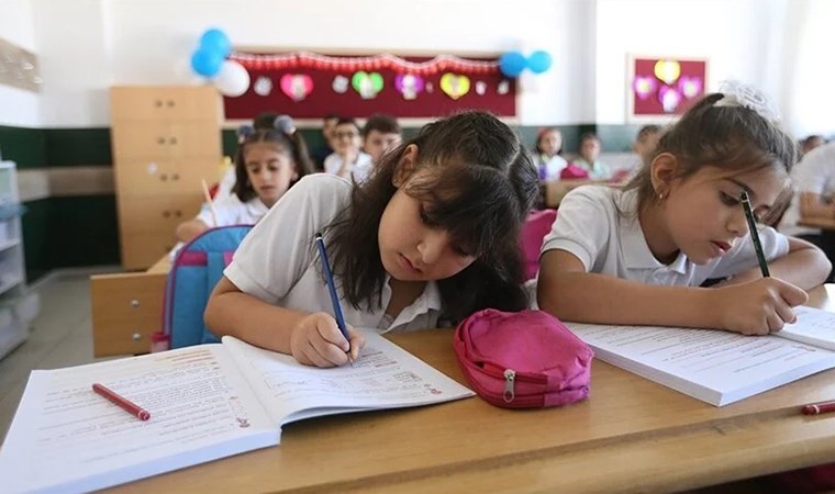 Bakan Tekin’den ‘ara tatil’ mesajı