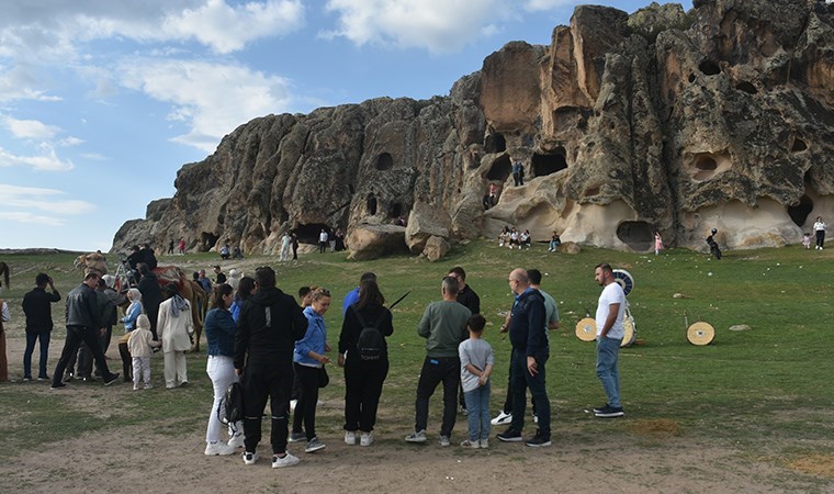 Frigya, bayramda yerli turistle hareketlendi