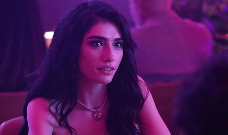 Hazar Ergüçlü’den açıklamalar: ‘Oyunculukta bedeller ödedim’