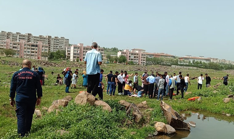 Boğulma tehlikesi geçiren 2 çocuğu mahalleli kurtardı