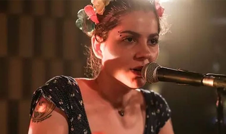 Müzisyen Deniz Tekin’in İngilizce öğretmeni olduğu iddia edilmişti, yanıt geldi!