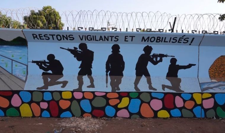 Medyaya sansür uyguladı, Amerika’nın Sesi ve BBC yayınlarını askıya aldı