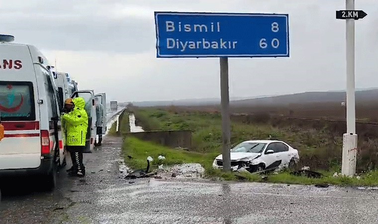 Diyarbakır’da otomobiller çarpıştı: 4 yaralı