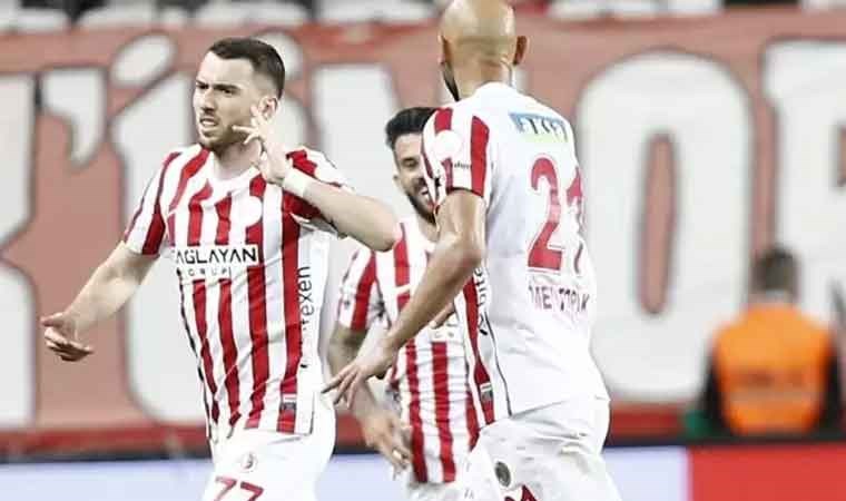 Süper Lig’de flaş ayrılık: Sözleşmesini feshetti