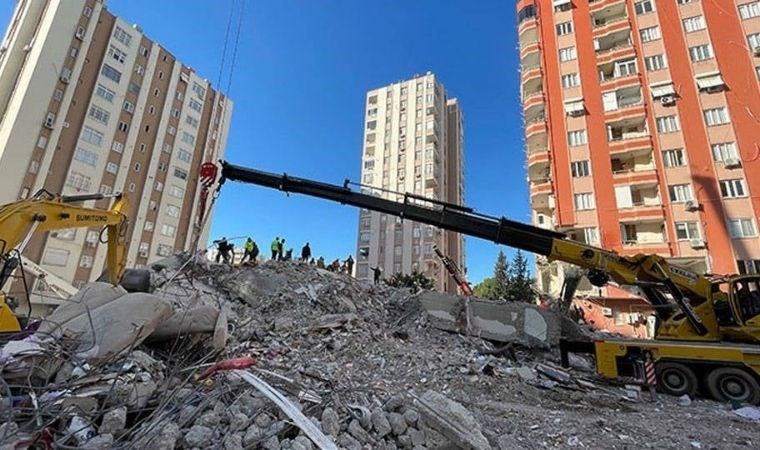 Depremde yıkılan Furkan Apartmanı’na ait yeni bilirkişi raporu: ‘Kolonun kesildiği açıkken…’