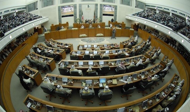 Kuveyt Emiri parlamentoyu fesh etti: ‘Zor günler geçiriyor’