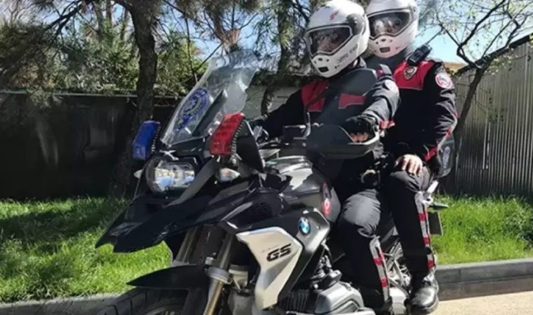 İstanbul’da ‘yetersiz ehliyet’ kovalamacası kazayla bitti: 2’si polis 3 yaralı