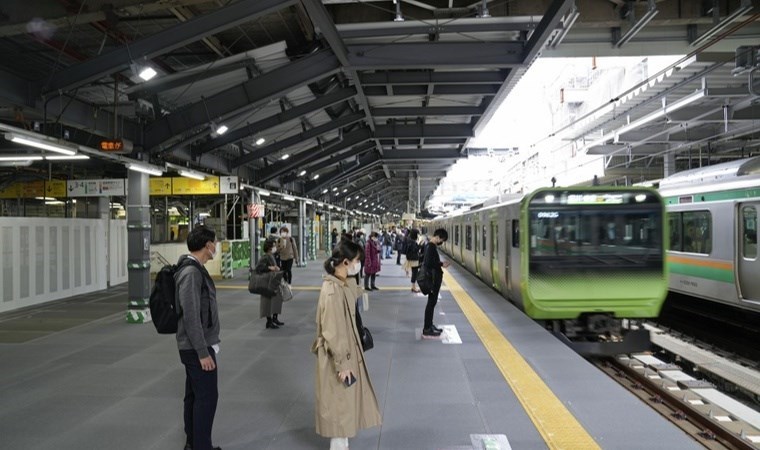 Trende yılan paniği: Yolcular tahliye edildi