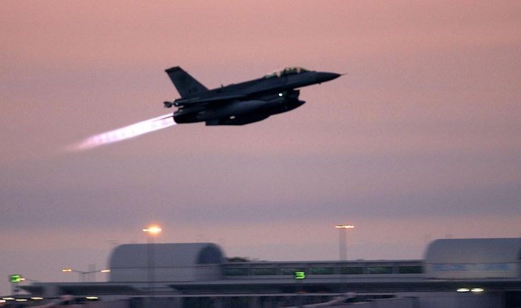 Singapur’da F-16 savaş uçağı düştü