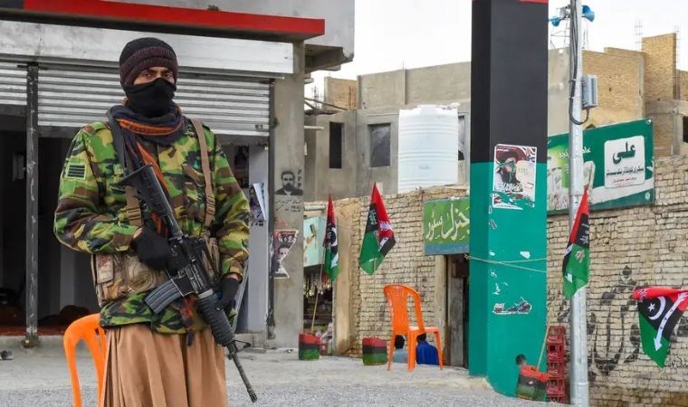 Pakistan’da kaldıkları eve düzenlenen silahlı saldırıda 7 berber öldü