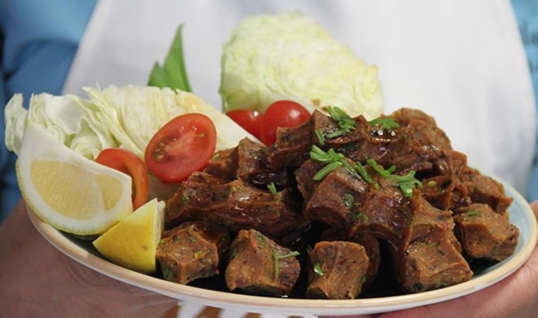 Evde pratik ve kolay çiğ köfte tarifi…