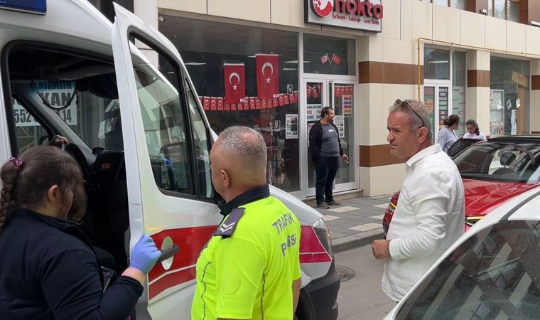 Ters yöne giren otomobil, 7 yaşındaki çocuğa çarptı