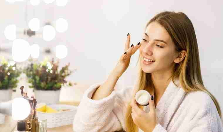 Botokstan daha mükemmel bir sonuç: Bu iki malzemeli maske ile cam gibi cilde sahip olacaksınız…