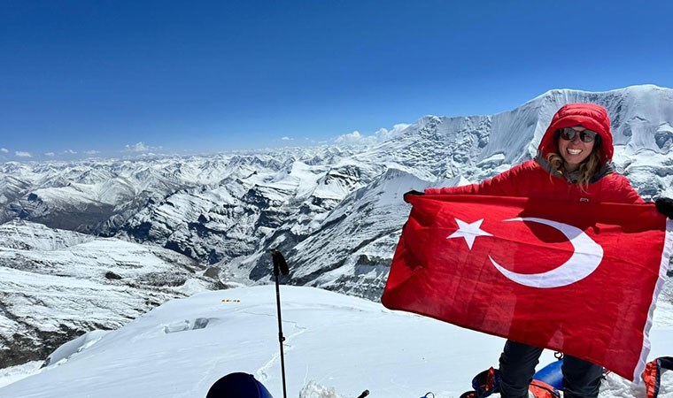 Everest’in zirvesinde 3 derecelik suya giren Türk sporcu dünya rekoru kırdı