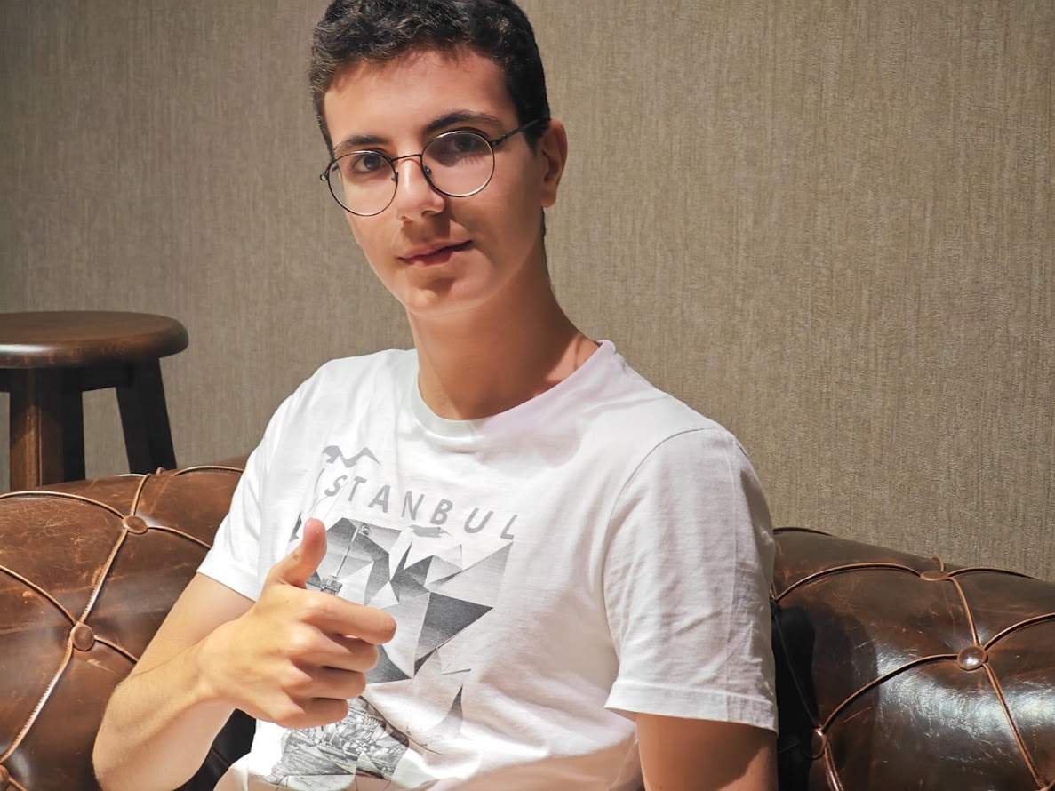 Kuzey Özduru: Eğitim Hayatında Yüksek Başarı ve Burslarla Öne Çıkıyor