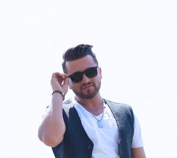 Sanatçı Yusuf Gültekin: Vokalistlikten Kendi Albüm Çalışmalarına Uzanan Başarı Hikayesi