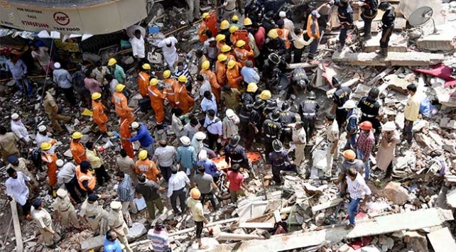 Hindistan’da Bina Çöktü: 5 Ölü, 24 Yaralı