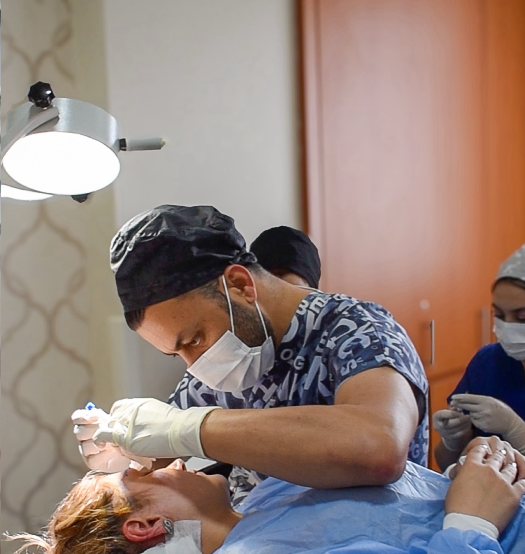 HairextreM Sağlık Hizmetleri: Kaş Ekimi ve Estetik Cerrahide İnovasyon