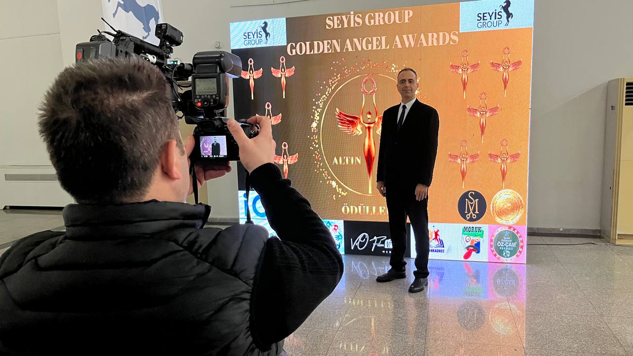 Mehran Group, Ortaklarıyla Birlikte Ödül Töreninde Sahne Aldı!