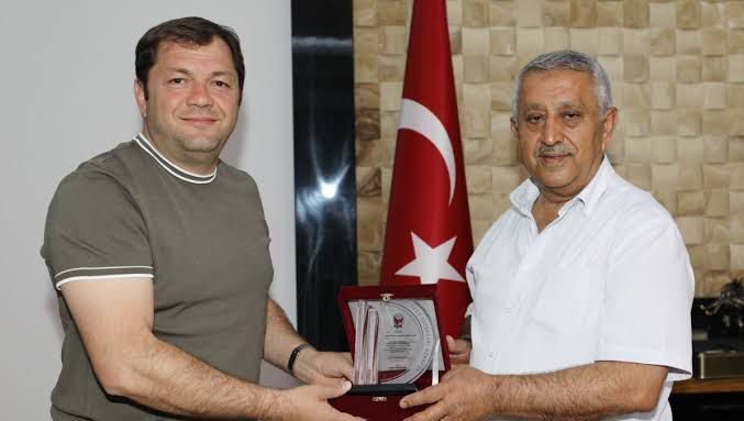 Nail Azbay’dan Afyonspor’un Başkanlık Krizine ve İnternet Sitesi Kapanmasına Dair Eleştiriler