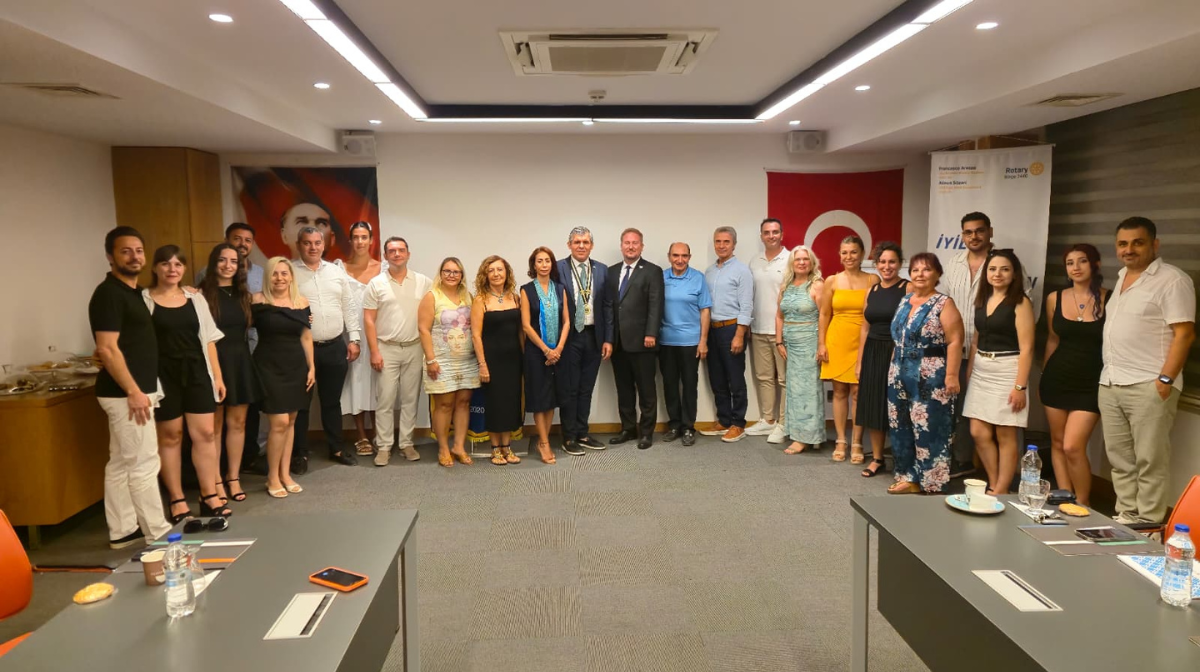 Kuşadası’nda Başarının Adresi: Craftland Media Kurucusu Can Sarhanlı’ya Plaket