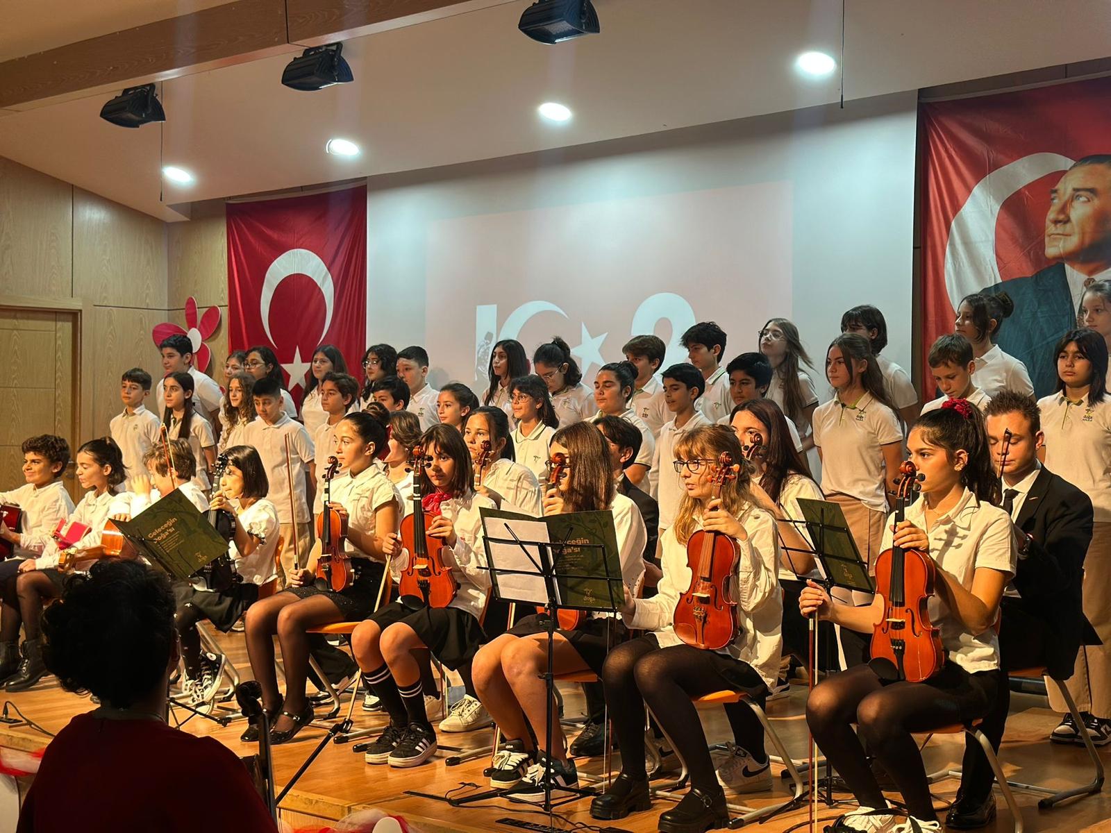 SARİYER DOĞA KOLEJİ’NDEN CUMHURİYET’E YAKIŞIR GÖRKEMLİ KUTLAMA!