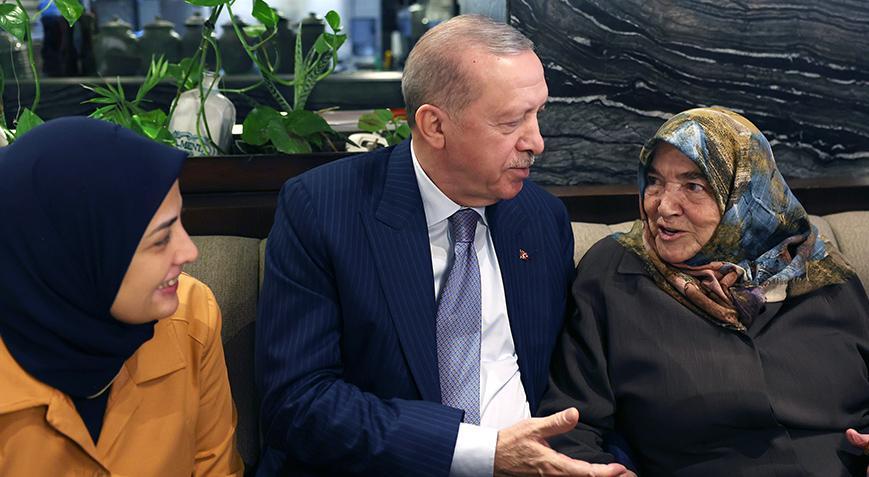 Cumhurbaşkanı Erdoğan, Kafede Vatandaşlarla Bir Araya Geldi