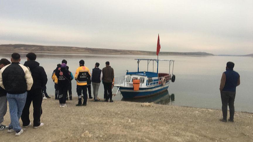 Alabora Olan Teknede 4 Kişi Kurtarıldı, 1 Kişi Aranıyor