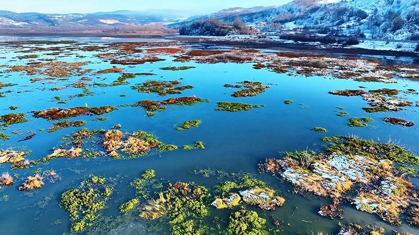 Kar Yağışı Ladik Gölü’nü Görsel Şölene Dönüştürdü